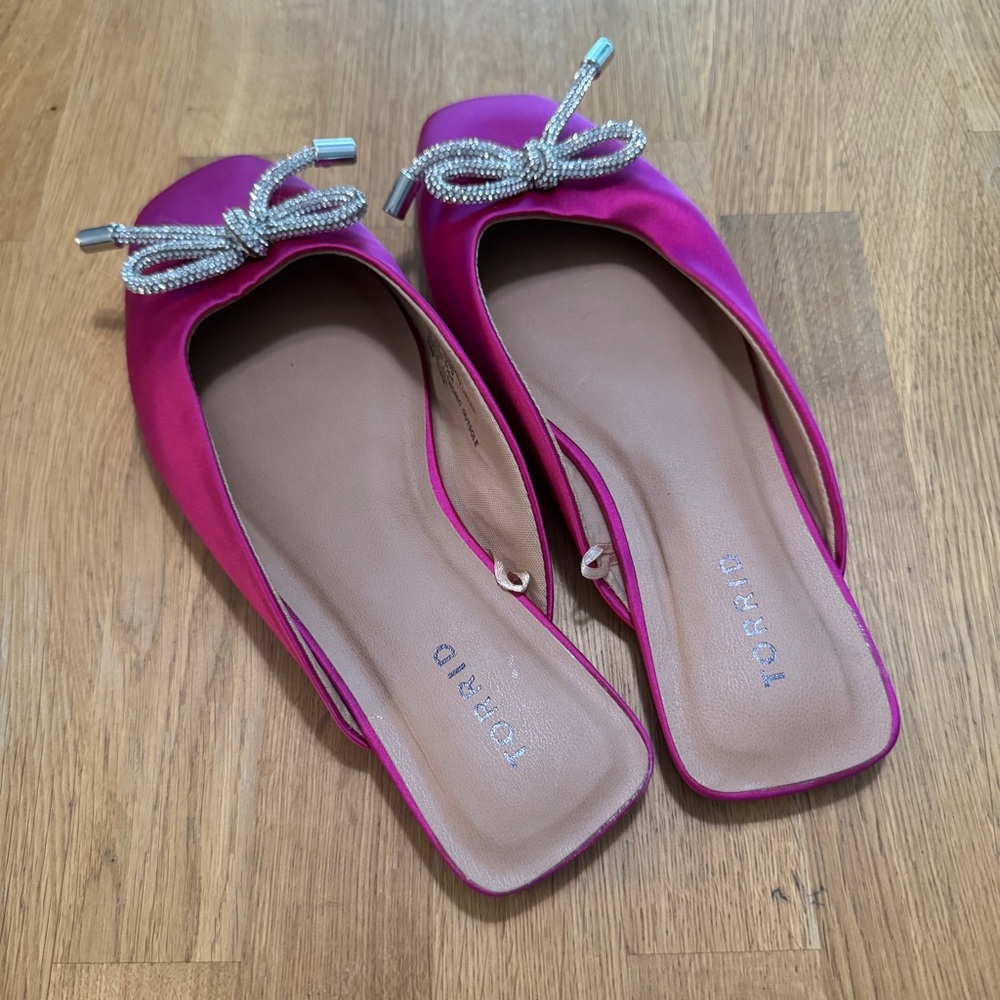 Torrid 9WW Double Wide Hot Pink Satin Rhinestone Bow Slip On Flats - Picture 2 of 9